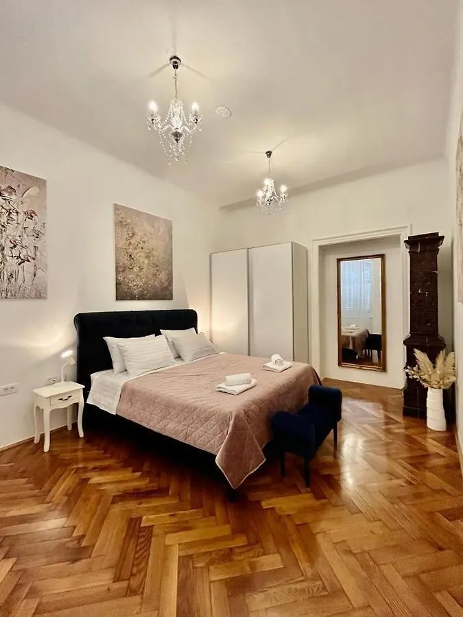 Lux Apartmans Pula 0*,  Kroatien